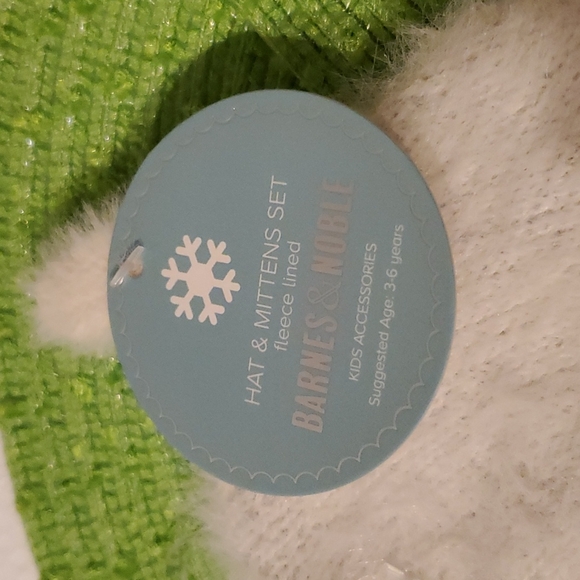 NWT LLAMA Hat, Mittens and Socks Set - Picture 3 of 5